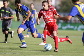 دیدار تیم های فوتبال گسترش فولاد و پرسپولیس

