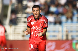 دیدار تیم های فوتبال گسترش فولاد و پرسپولیس

