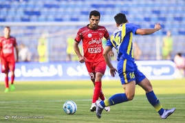 دیدار تیم های فوتبال گسترش فولاد و پرسپولیس

