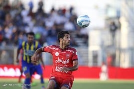 دیدار تیم های فوتبال گسترش فولاد و پرسپولیس
