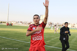 دیدار تیم های فوتبال گسترش فولاد و پرسپولیس
