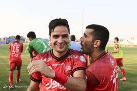 دیدار تیم های فوتبال گسترش فولاد و پرسپولیس
