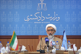 نشست صمیمانه ی وزیر دادگستری با اصحاب رسانه به مناسبت روز خبرنگار
