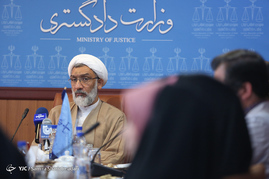 نشست صمیمانه ی وزیر دادگستری با اصحاب رسانه به مناسبت روز خبرنگار
