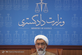 نشست صمیمانه ی وزیر دادگستری با اصحاب رسانه به مناسبت روز خبرنگار
