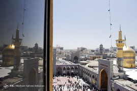 آذین بندی و چراغانی حرم رضوی در آستانه میلاد امام رضا(ع)
