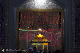 آذین بندی و چراغانی حرم رضوی در آستانه میلاد امام رضا(ع)
