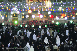 آذین بندی و چراغانی حرم رضوی در آستانه میلاد امام رضا(ع)

