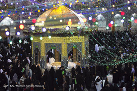 آذین بندی و چراغانی حرم رضوی در آستانه میلاد امام رضا(ع)
