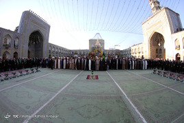 مراسم تعویض پرچم گنبد منور رضوی
