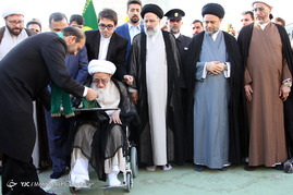 مراسم تعویض پرچم گنبد منور رضوی
