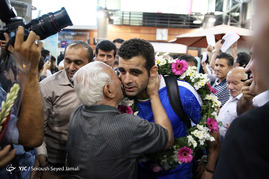 بازگشت اعضای تیم ملی کشتی فرنگی به تهران
