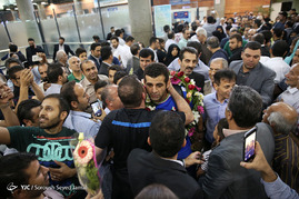 بازگشت اعضای تیم ملی کشتی فرنگی به تهران
