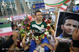 بازگشت اعضای تیم ملی کشتی آزاد به ایران