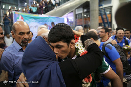 بازگشت اعضای تیم ملی کشتی آزاد به ایران
