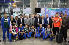 بازگشت اعضای تیم ملی کشتی آزاد به ایران