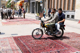 تیمچه فرش فروش ها در بازار وکیل شیراز‎
