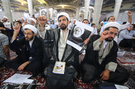 تجمع طلاب در حمایت‌ از آیت‌الله شیخ عیسی قاسم و مردم مظلوم بحرین در مدرسه فیضیه قم
