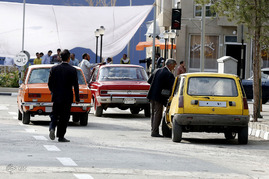بازدید رئیس رسانه ملی از پشت صحنه سریال معمای شاه
