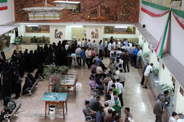 توزیع پول نو در آستانه عید غدیر در شعب منتخب بانک‌ها در مشهد
