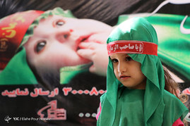 آماده سازی لباس های نوزادان برای سوگواره شیرخوارگان حسینی در شیراز
