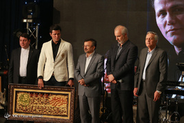 جشن قهرمانی تیم والیبال بانک سرمایه و خداحافظی مهدی مهدوی
