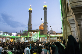 تعویض پرچم گنبد حرم حضرت عبدالعظیم‎ در شب اول ماه محرم
