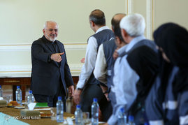 دیدار ظریف با رئیس و معاونان مرکز آمار ایران