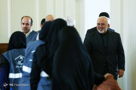 دیدار ظریف با رئیس و معاونان مرکز آمار ایران