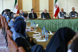 دیدار ظریف با رئیس و معاونان مرکز آمار ایران