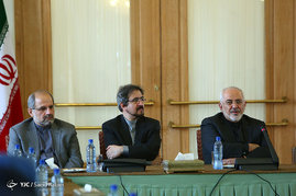 دیدار ظریف با رئیس و معاونان مرکز آمار ایران