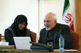 دیدار ظریف با رئیس و معاونان مرکز آمار ایران