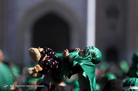 مراسم شیرخوارگان حسینی در حرم امام رضا(ع)