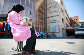 مراسم شیرخوارگان حسینی در مرکز طبی کودکان