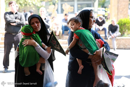 مراسم شیرخوارگان حسینی در مرکز طبی کودکان