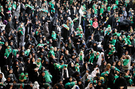 مراسم شیرخوارگان حسینی در حرم شاهچراغ(ع)
