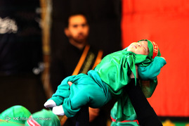مراسم شیرخوارگان حسینی در حرم شاهچراغ(ع)
