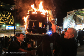 آئین نمادین  