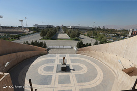 آماده سازی ورزشگاه آزادی برای بازی فوتبال ایران و کره‎
