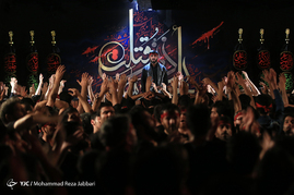 مراسم عزاداری شب عاشورا در قم‎
