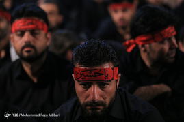مراسم عزاداری شب عاشورا در قم‎
