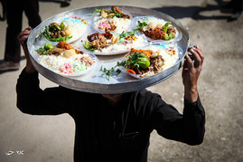 آیین سنتی توزیع غذای نذری در روستای باغ ملک اصفهان‎
