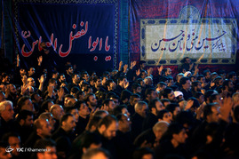آخرین شب عزاداری حضرت اباعبدالله الحسین(ع) با حضور رهبر معظم انقلاب در حسینیه‌ امام خمینی 
