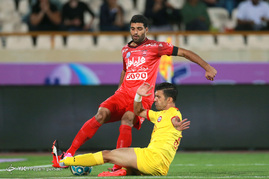 دیدار تیم های فوتبال پرسپولیس و نفت