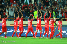 دیدار تیم های فوتبال پرسپولیس و نفت
