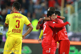 دیدار تیم های فوتبال پرسپولیس و نفت
