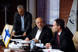 دیدار وزیر نیرو با وزیر توسعه و تجارت خارجی فنلاند‎