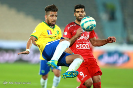 دیدار تیم های فوتبال پرسپولیس و صنعت نفت

