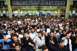 دیدار دانش‌آموزان و دانشجویان با رهبر معظم انقلاب
