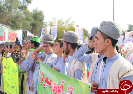 جوانان و نوجوانان انقلابی استان فارس با حضور در راهپیمایی باشکوه 13 آبان 